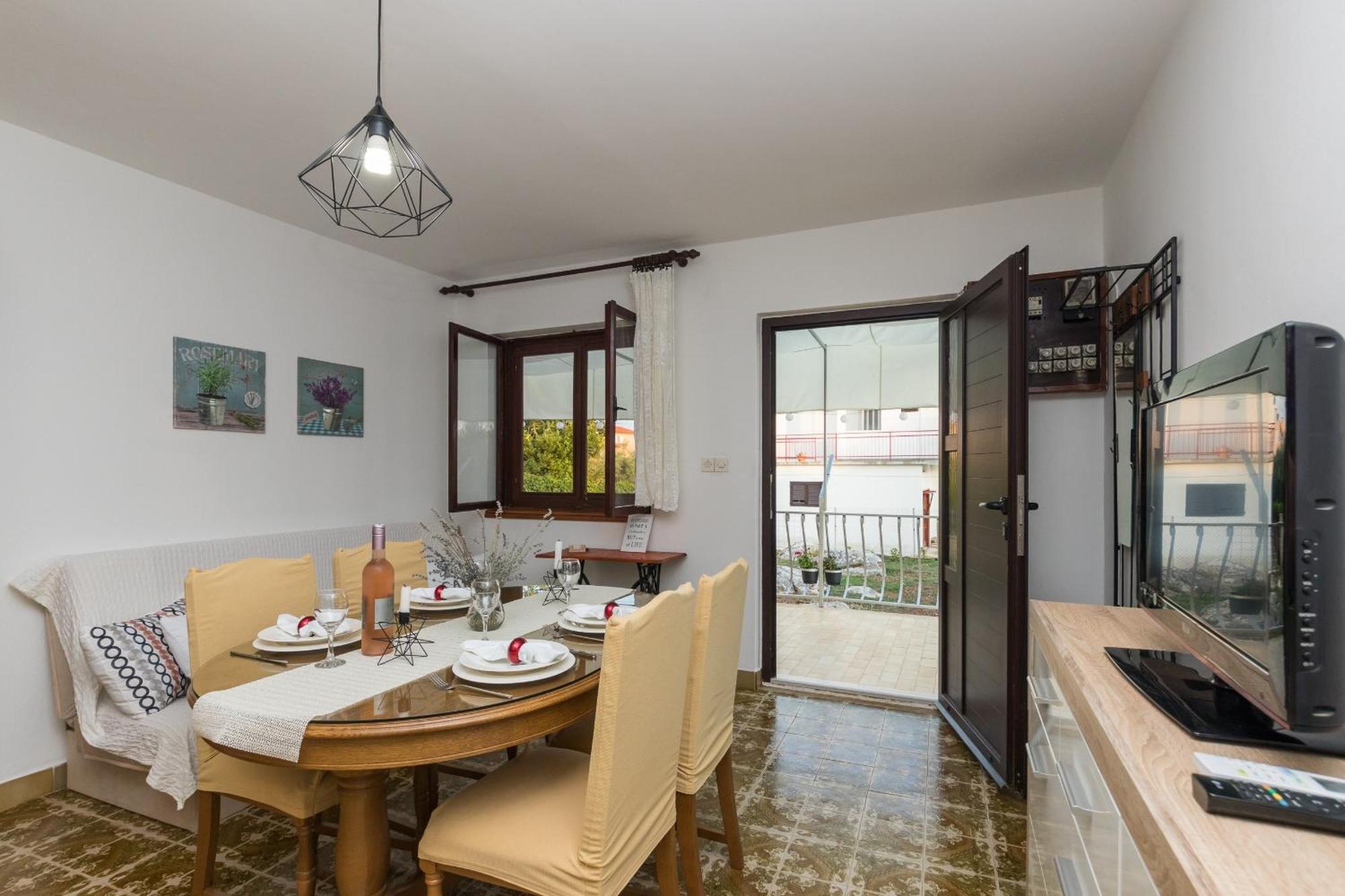 Apartments With A Parking Space Kastel Stafilic, Kastela - 16086 Rom bilde